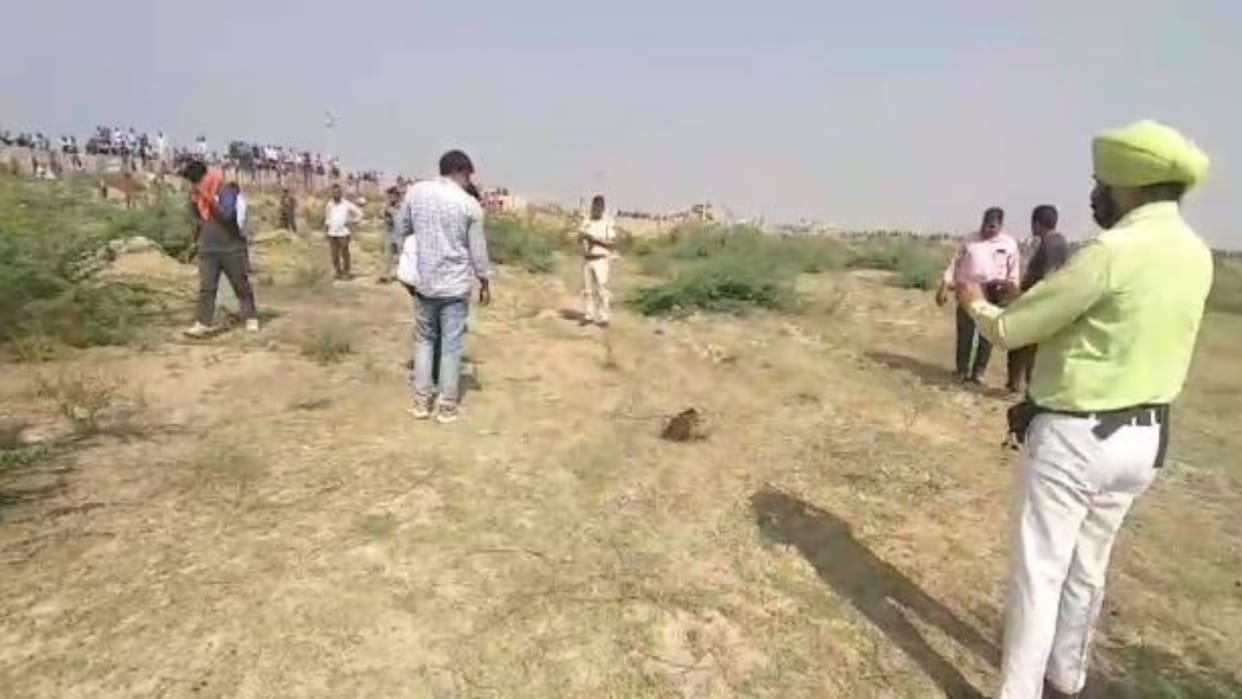 Bharatpur News: Police swung into action after a decapitated body was found, deceased could not be identified