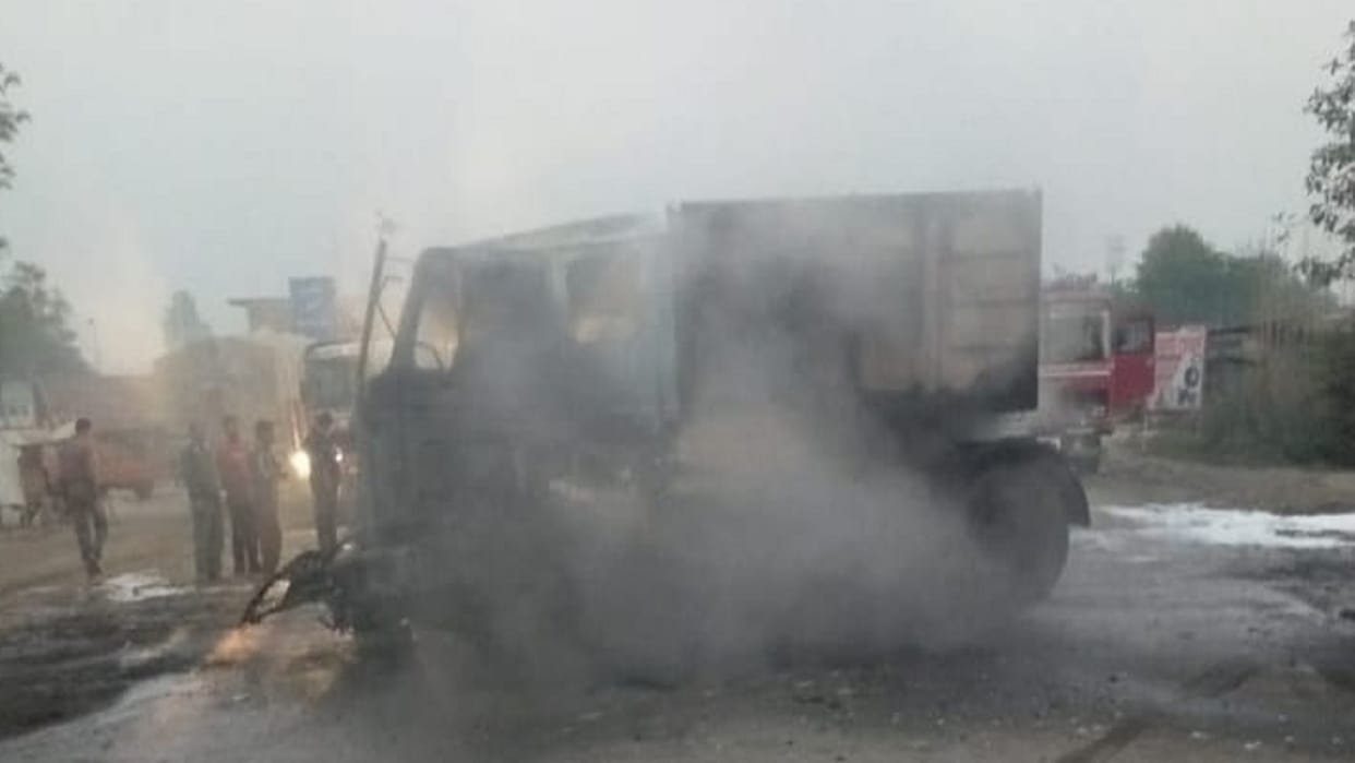 Fierce collision between two trucks in Rae Bareli fire In a truck