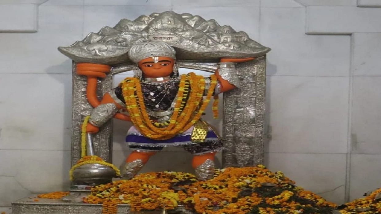 Receiver appointed arbitrarily in donations and offerings in Hanumat Niketan, ADJ gave order