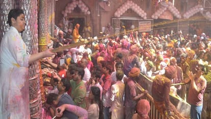 Devotees gathered in Barsana to have darshan of Radharani while people of Vrindavan danced to Holi songs
