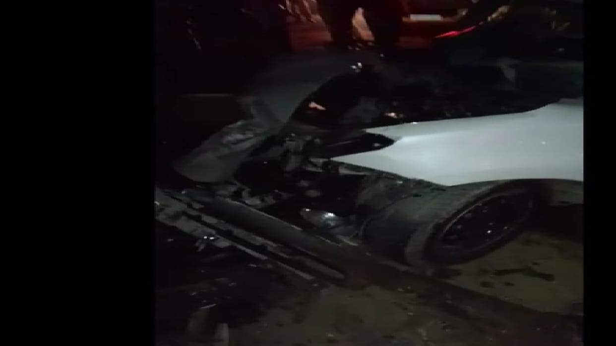 Swift Dzire and truck collide in Narnaul, married woman dies, driver serious