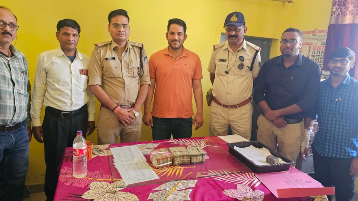 9.50 lakh cash caught in Dhanwahi check post