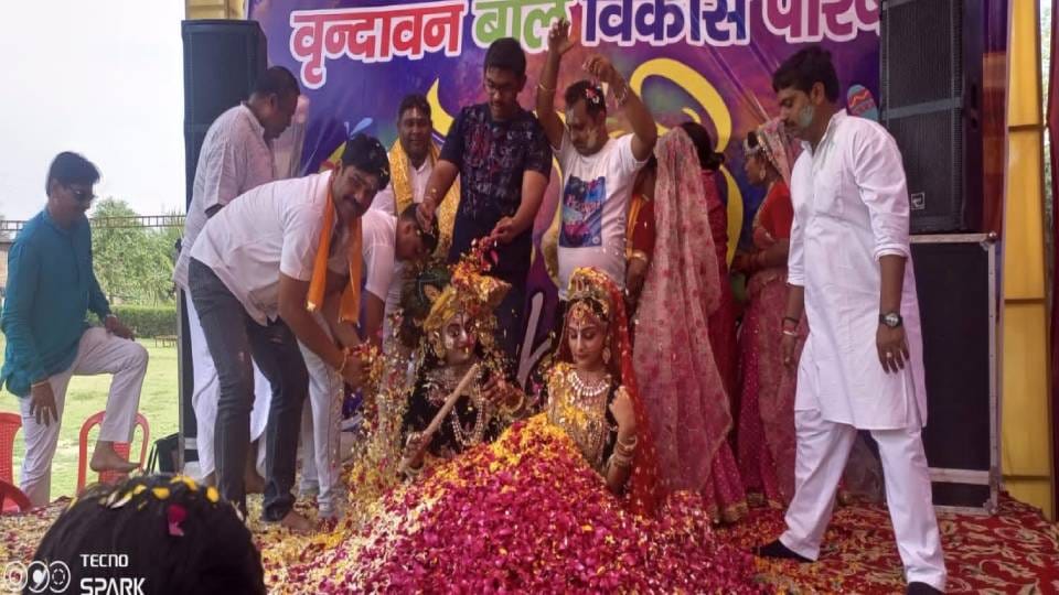 Devotees gathered in Barsana to have darshan of Radharani while people of Vrindavan danced to Holi songs