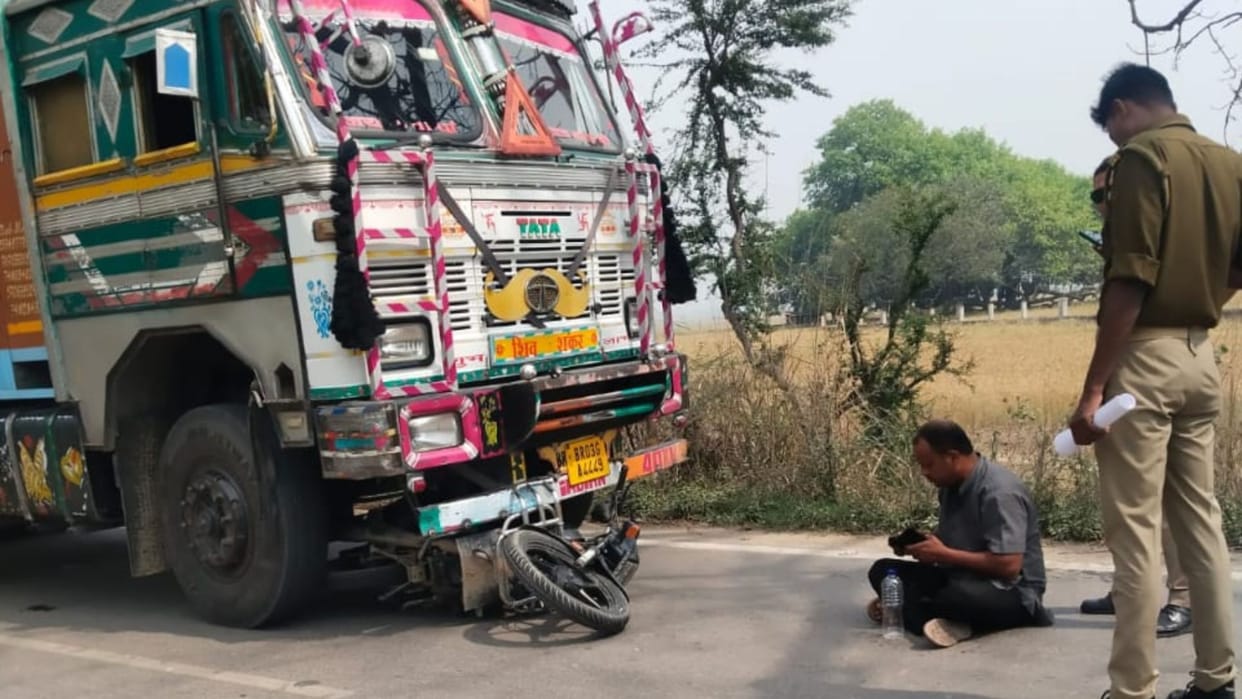 uncle and nephew died road accident in ballia were going work labourers