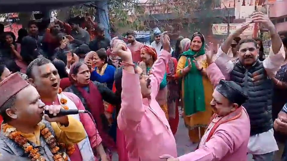 Uttarakhand Bhasm Holi 2024 Devotees Played Ashes Bhasma Holi in Uttarkashi Kashi Vishwanath Temple