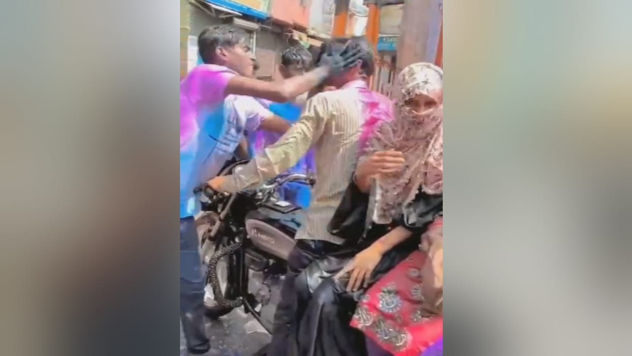 Hurriyars painted women from non-community in Bijnor and police detained many