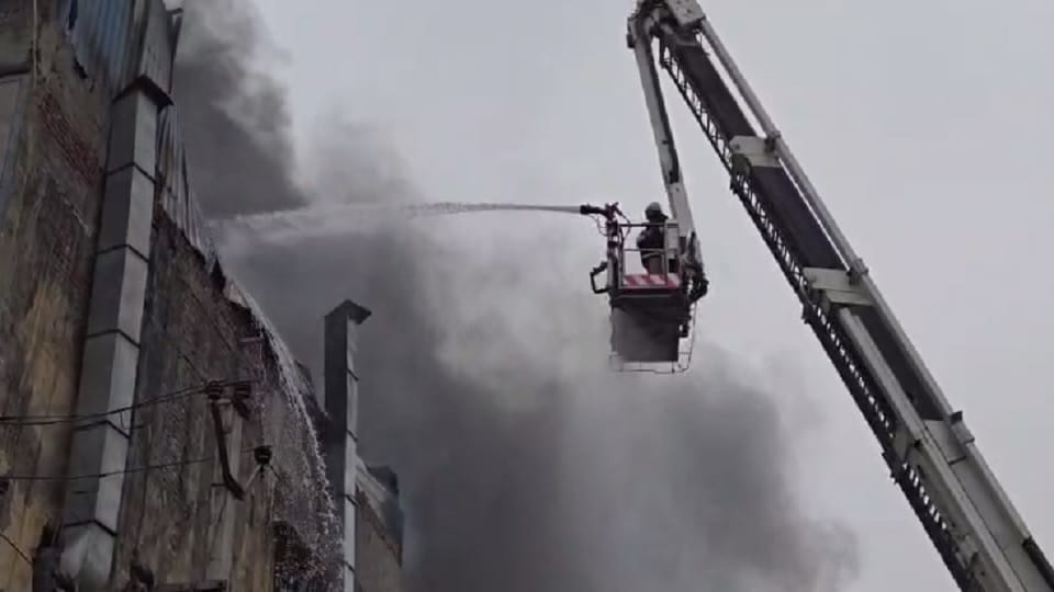 Delhi Factory Fire News: Massive Fire Broke Out in Factory, Resuce Operation Underway