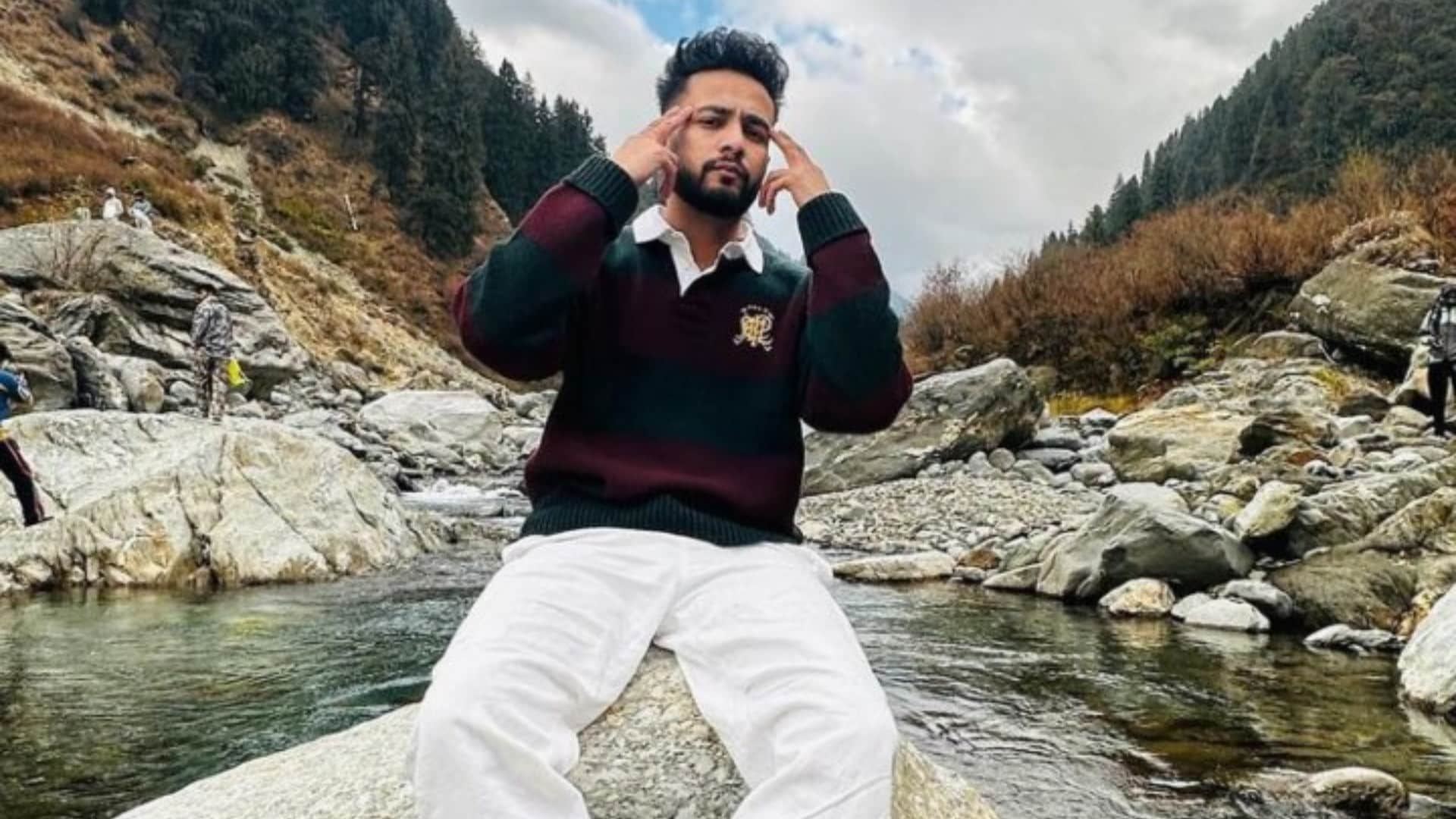 Elvish Yadav posted photos with cars After getting bail and wrote Time is invisible but it makes you see a lot