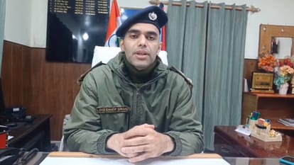 Srinagar Garhwal : होली पर शराब पीने के निमंत्रण का ऑडियो वायरल, चौकी प्रभारी सहित तीन पुलिसकर्मी निलंबित Srinagar Garhwal Audio of invitation to drink alcohol on Holi viral policeman and home guard suspended