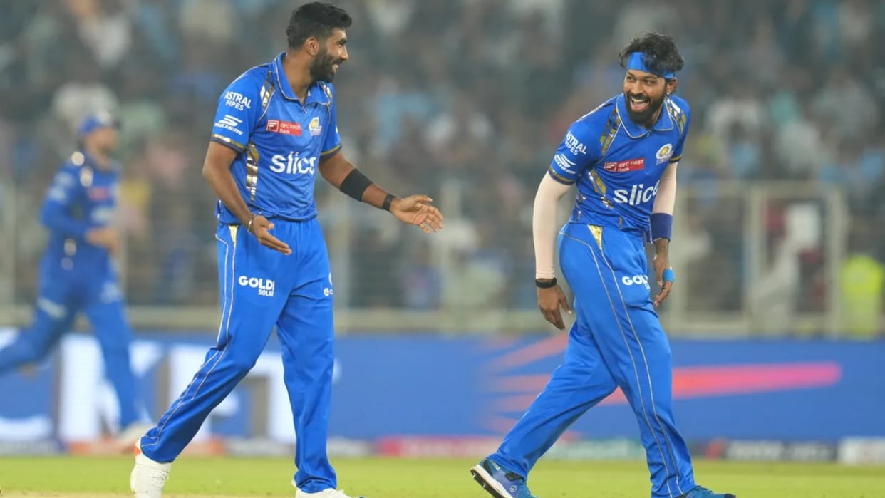 GT vs MI: Hardik Pandya himself was seen bowling the first over in place of Bumrah, fans made fun of him