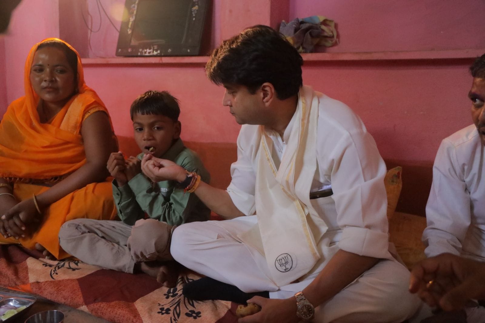 MP Lok Sabha Election News: Jyotiraditya Scindia Reached Tribal Chaupal in Guna Madhya Pradesh