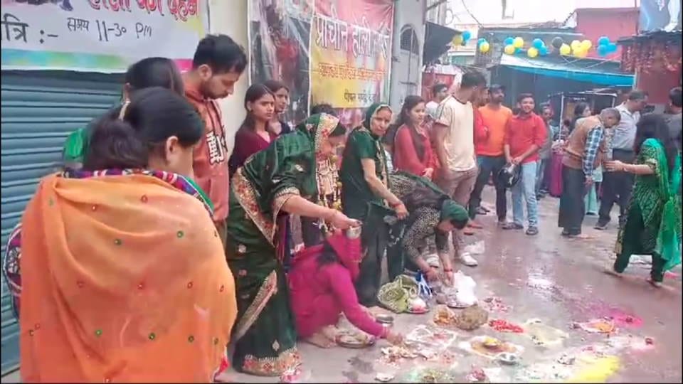 Holika Dahan 2024 Puja Holi Celebration in Uttarakhand News in Hindi Photos