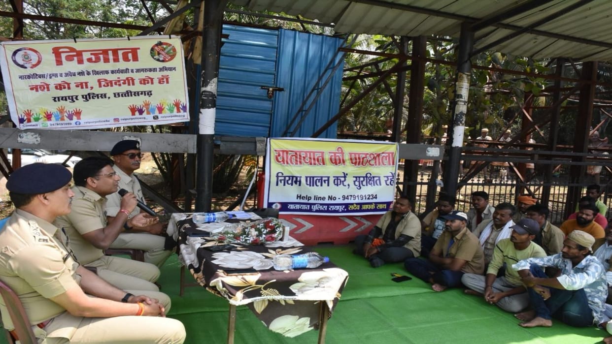 Traffic school in Raipur: Traffic rules were explained to 500 driver, ASP took a meeting auto driver