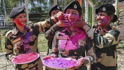 Holi 2024: Holi celebration in Jammu Youth  play with colours during Holi celebrations