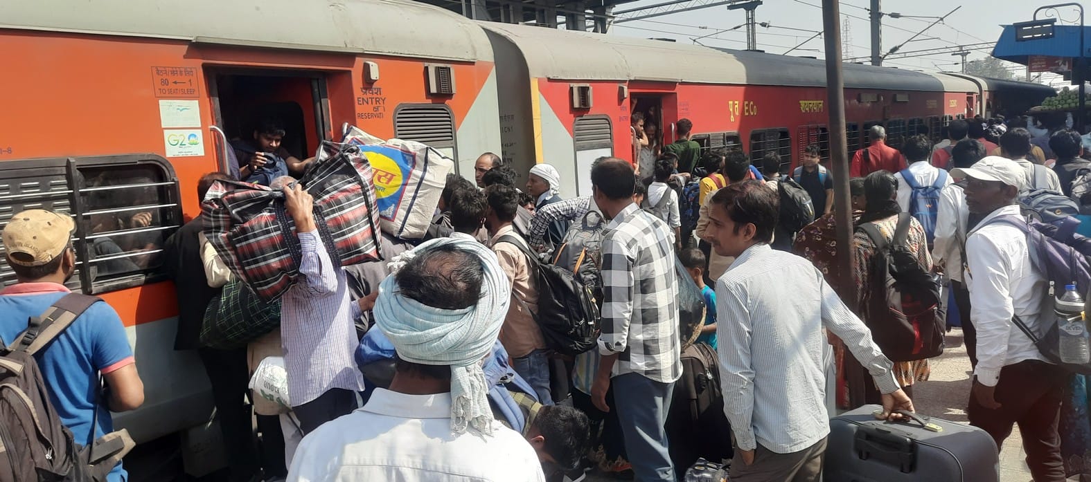 holi 2024 Passengers traveling in toilet due to crowd in train