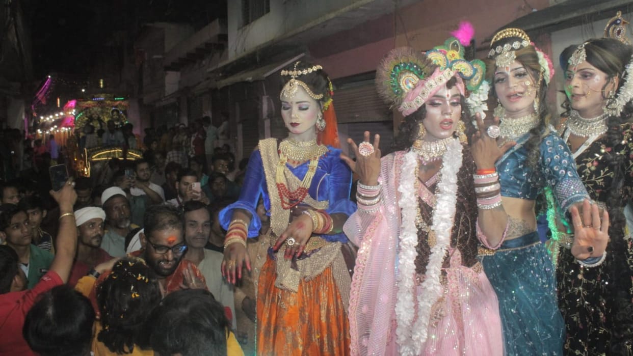 grand Holi procession took place spirit of Ganga-Jamuni culture in varanasi