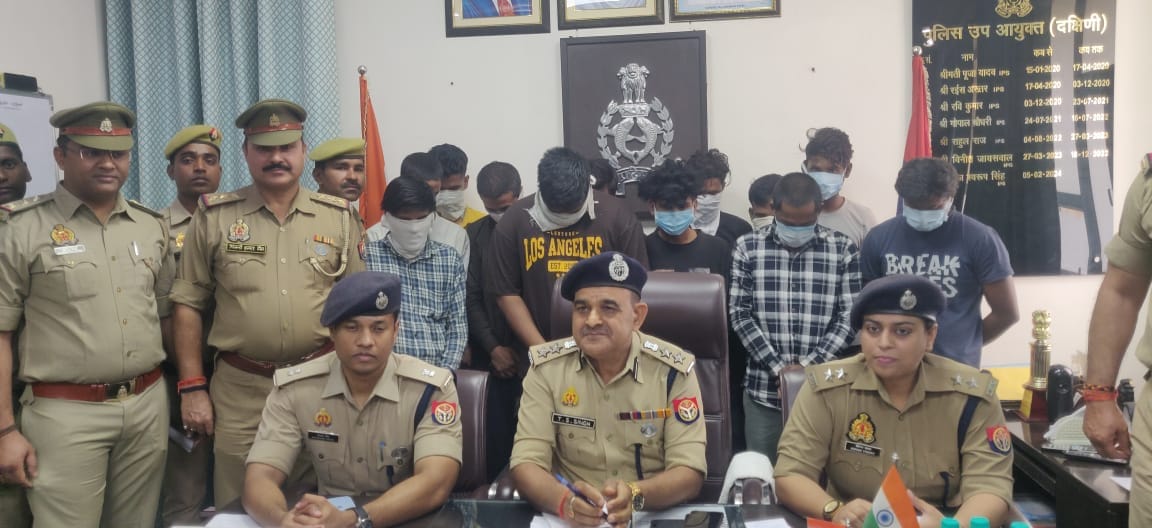 Sushant Golf City Police arrested 12 gambler of IPL.
