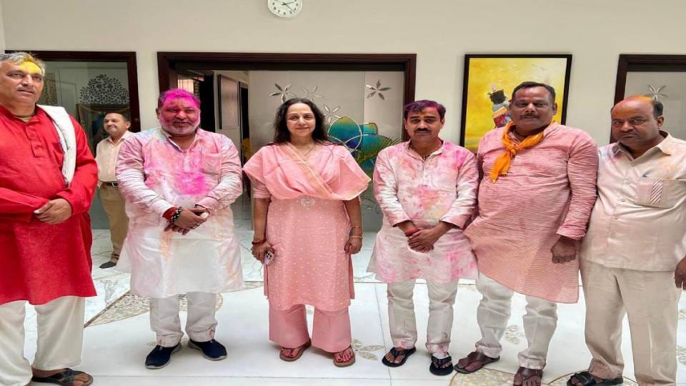 Transport Minister Dayashankar Singh said in Mathura Muslim voters who like development and peace are with BJP