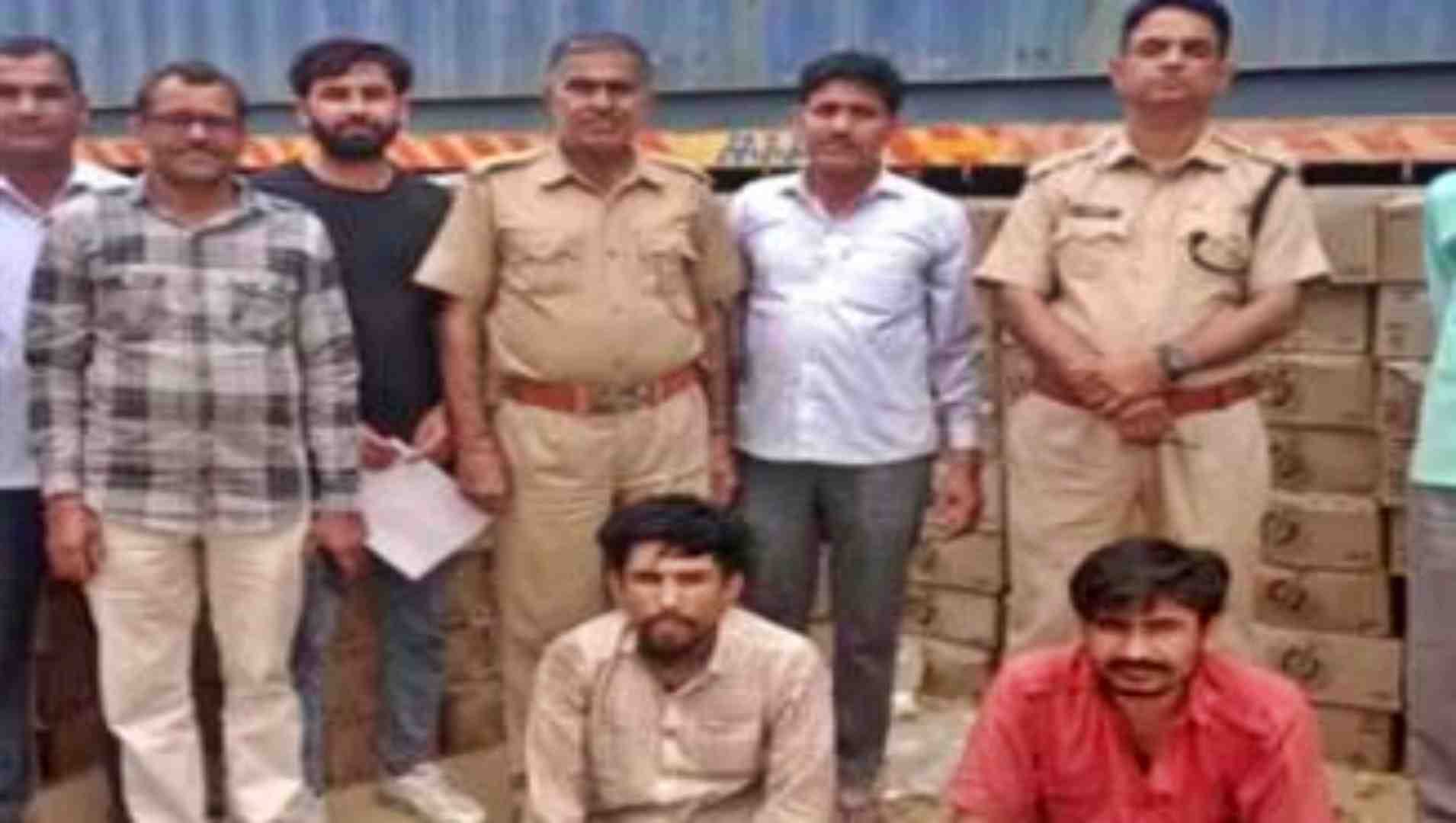 पुलिस की गिरफ्त में आरोपी।