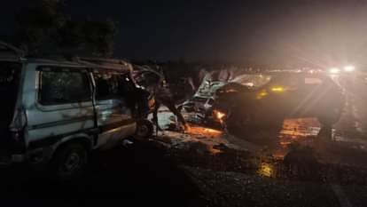 भिड़ंत के बाद क्षतिग्रस्त वाहन