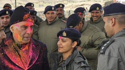 Defence Minister Rajnath Singh celebrate Holi with Armed Forces Personnel in Leh instead of Siachen