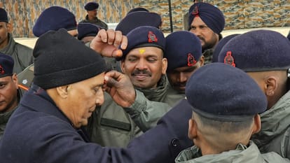 Defence Minister Rajnath Singh celebrate Holi with Armed Forces Personnel in Leh instead of Siachen