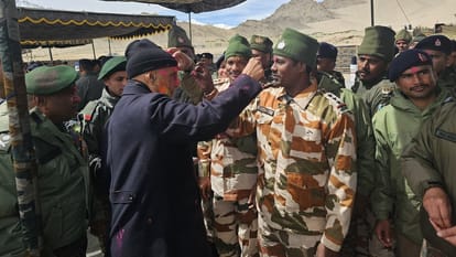 Defence Minister Rajnath Singh celebrate Holi with Armed Forces Personnel in Leh instead of Siachen