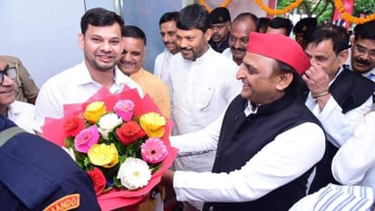 Lok Sabha Election 2024: सपा में घमासान, आजम की सीट पर बिगड़ी बात; मनाने के लिए अखिलेश खेल सकते हैं बड़ा दांव UP Lok Sabha Election 2024 Azam Khan angry over Akhilesh Yadav not contesting from Rampur Lok Sabha seat