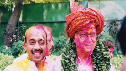 Colors of politics amid power struggle: Leaders also play, voters also play... colors of Holi rain