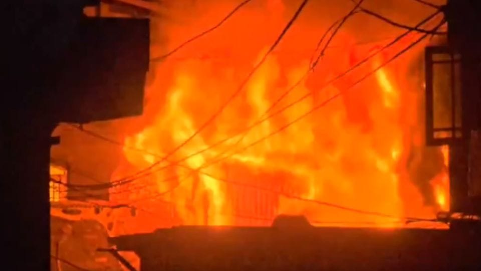Fire broke out in Baranpathar area Srinagar