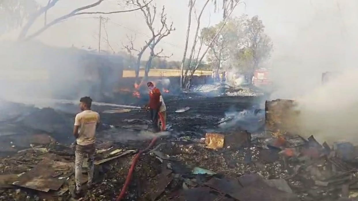 Ajmer: Massive fire broke out in a wooden warehouse near Madar railway station, loss worth lakhs