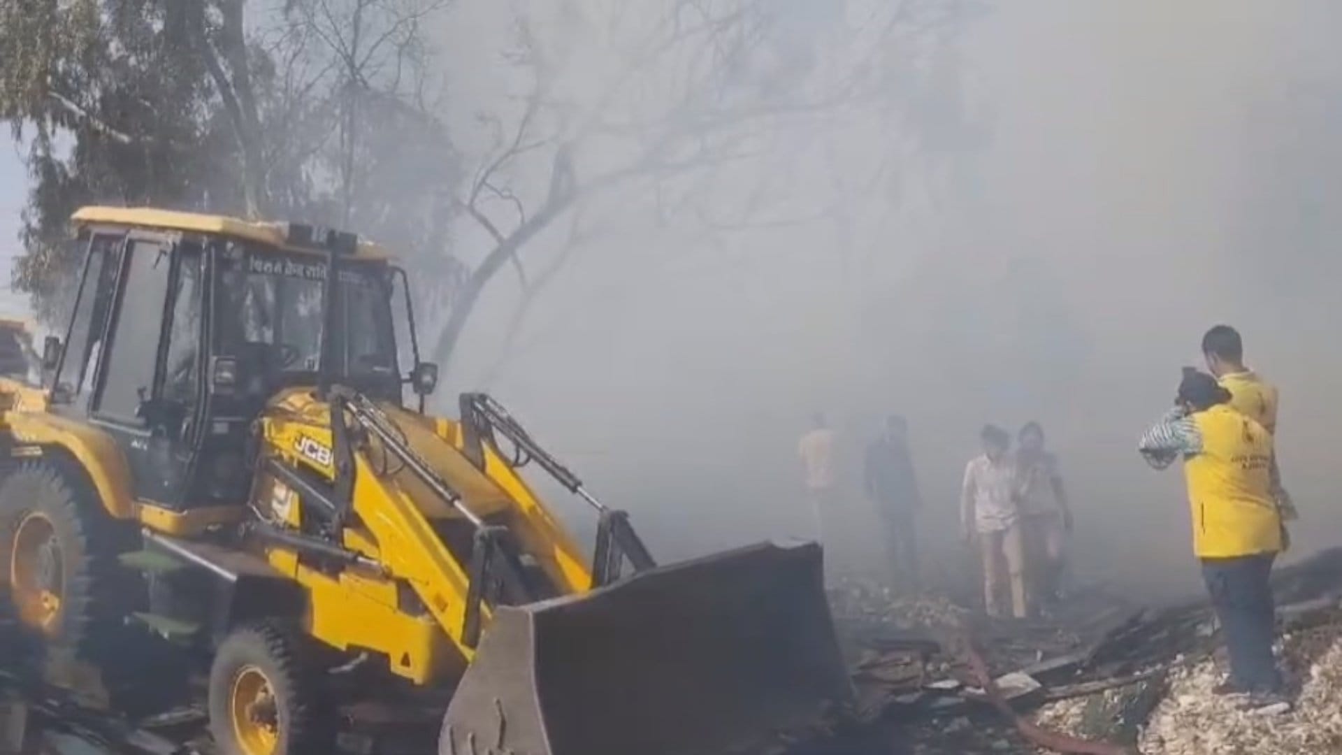 Ajmer: Massive fire broke out in a wooden warehouse near Madar railway station, loss worth lakhs
