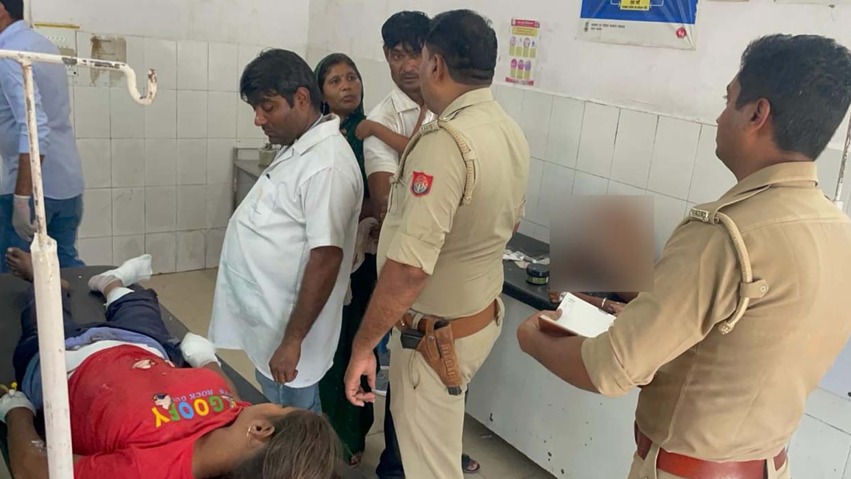 Etawah: Four innocent brothers, sisters and a woman got burnt after coming in contact with high tension line