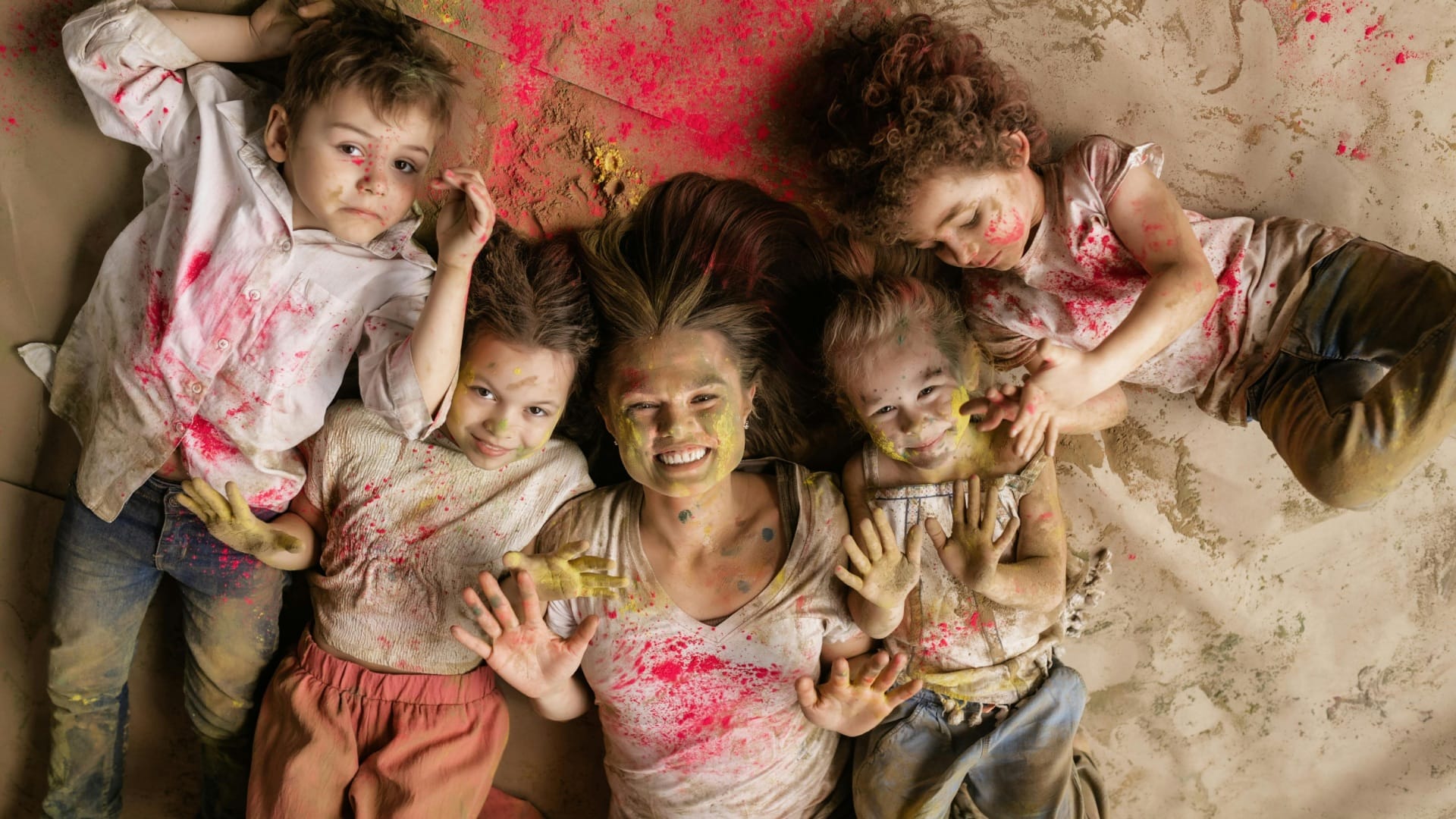 Holi 2024 how to protect skin of you child on holi festival in hindi