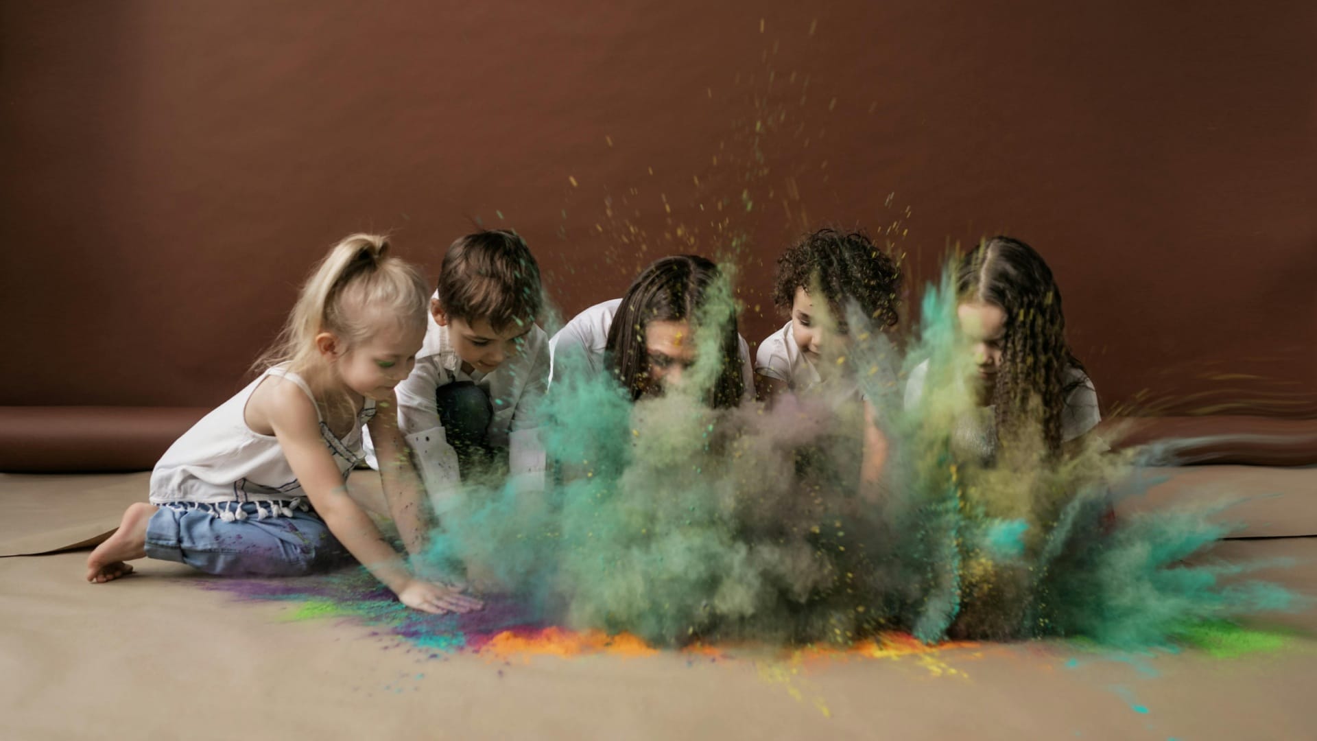 Holi 2024 how to protect skin of you child on holi festival in hindi
