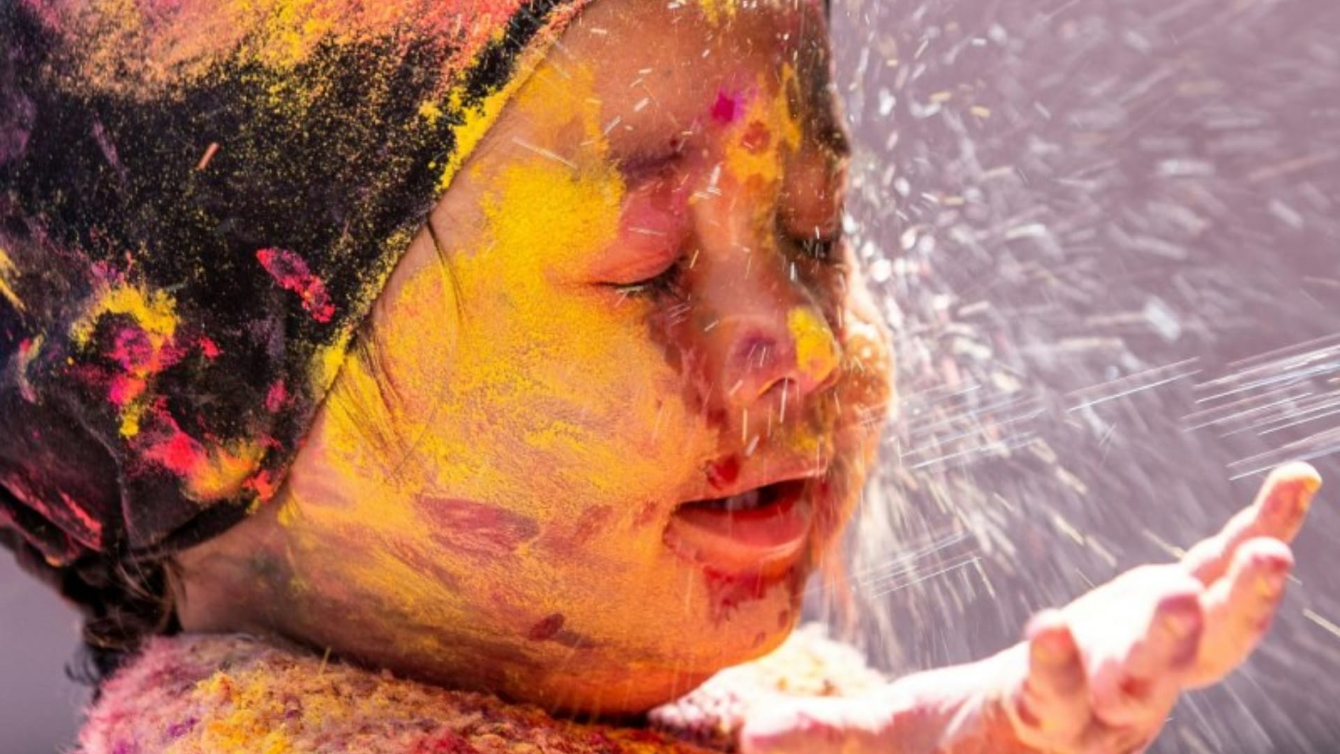 Holi 2024 how to protect skin of you child on holi festival in hindi
