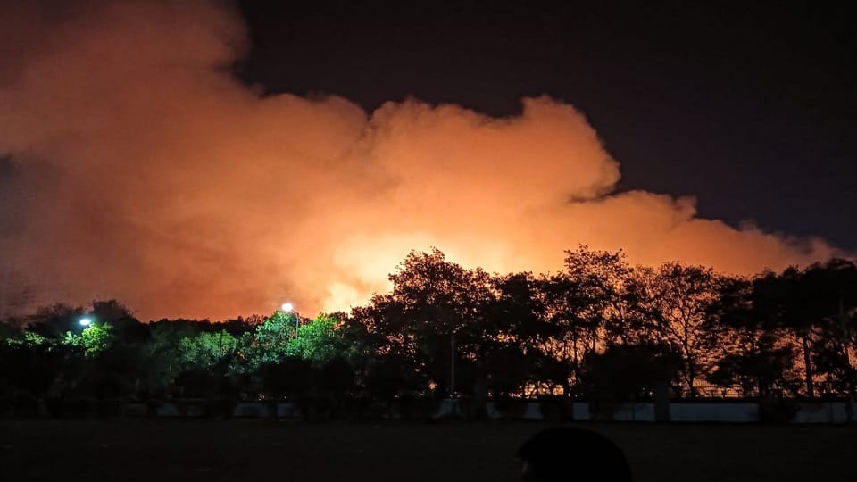 Massive fire broke out in the ground next to Spice Mall in Noida
