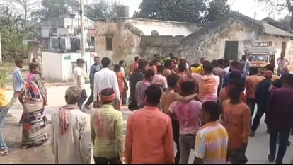 Bihar News : Two of four friends died to drowning in Bettiah.to take bath after playing Holi.bihar police.