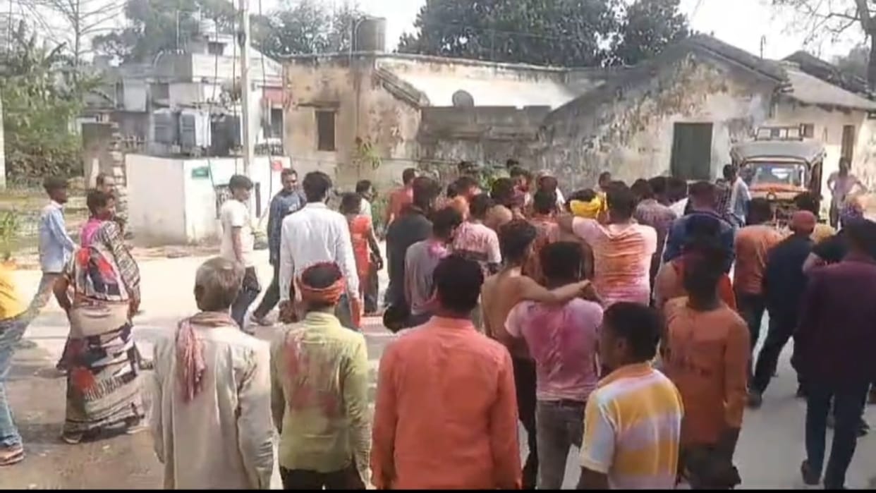 Bihar News : Two of four friends died to drowning in Bettiah.to take bath after playing Holi.bihar police.