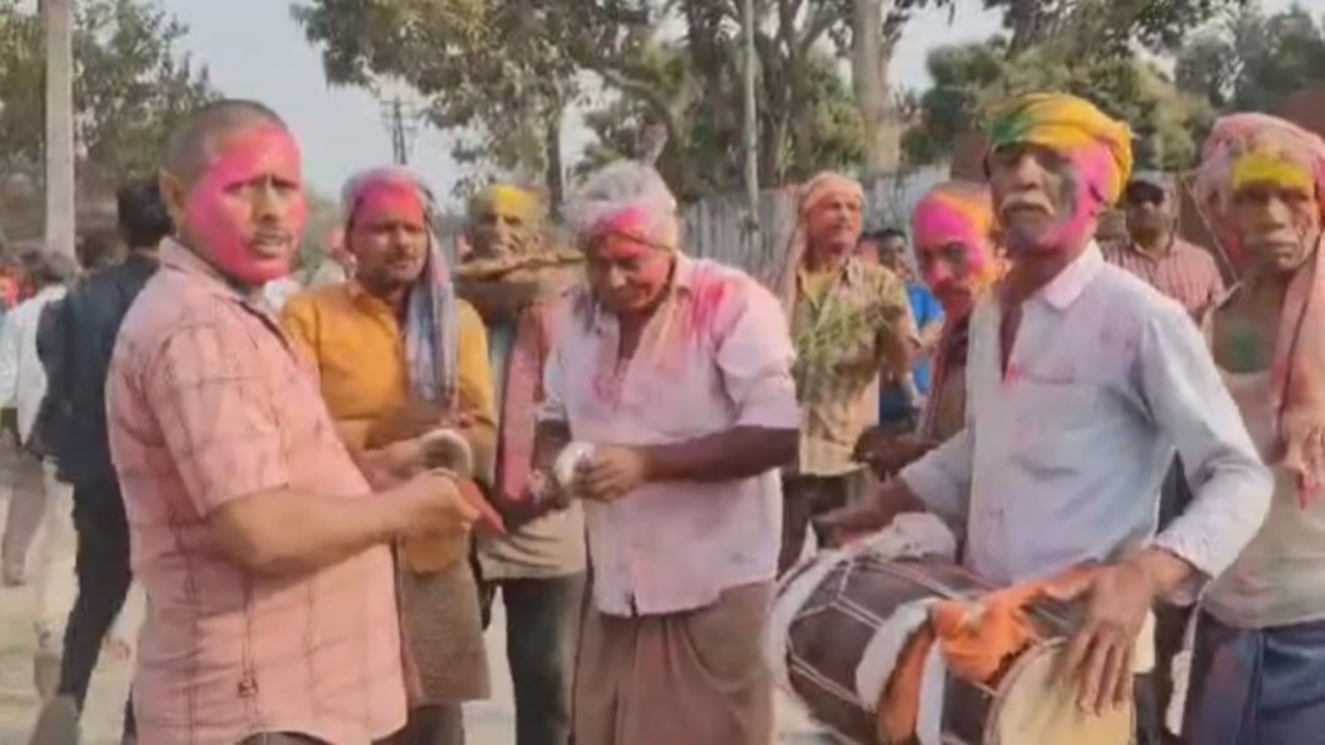 Bihar: Unique Holi is being played in Matihani village of Begusarai for 100 years, Holi of Mathura-Vrindavan