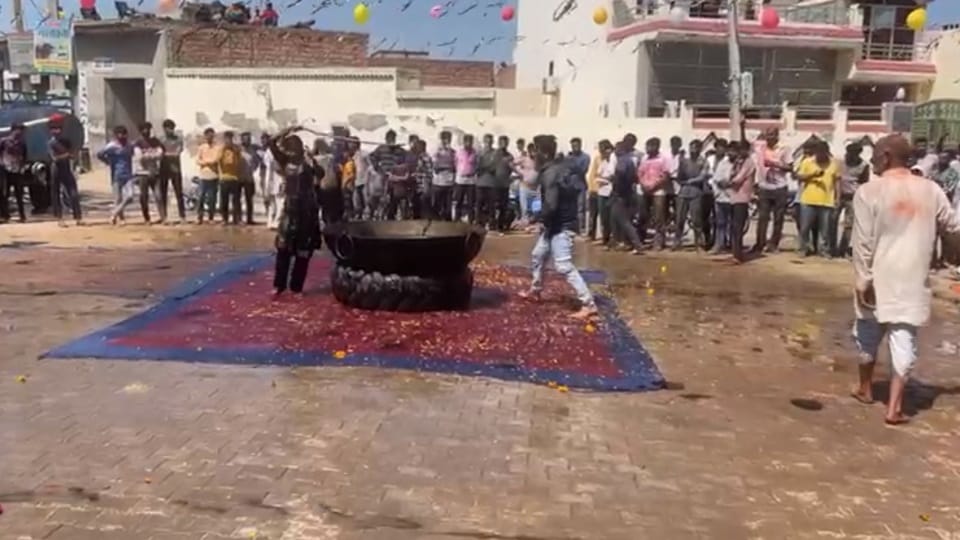 Holi festival is celebrated in traditional style in village Kuleri of Agroha