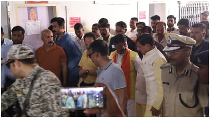 Madhya Pradesh Ujjain Mahakal Temple Bhasma Aarti Fire incident several injured news and updates