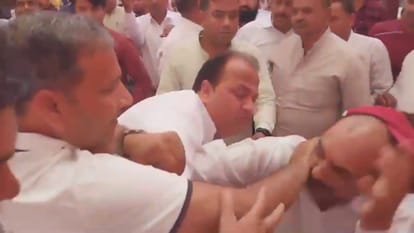 Congressmen clash in Holi Milan program in Faridabad, kicking and punching fiercely