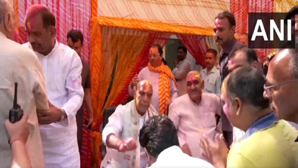 Rajnath Singh, JP Nadda, Anurag Thakur and Virendra Sachdeva celebrated Holi with workers
