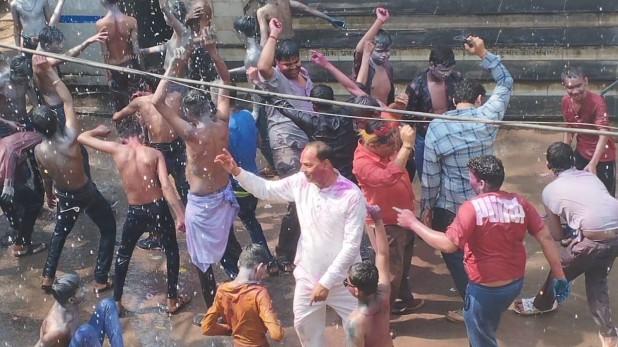 Holi grand celebration with fun on fugua songs in Jaunpur