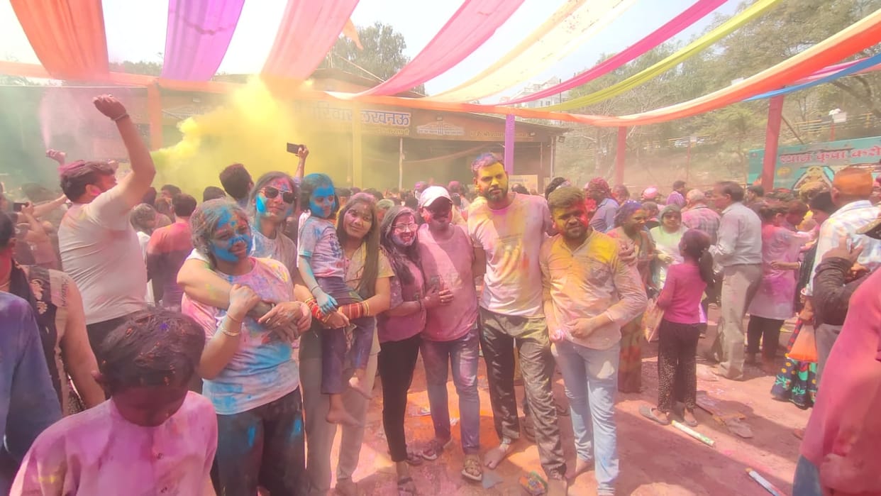 Holi of Awadh: Colorful colors, roads filled with people, Hindus and Muslims celebrated the festival together