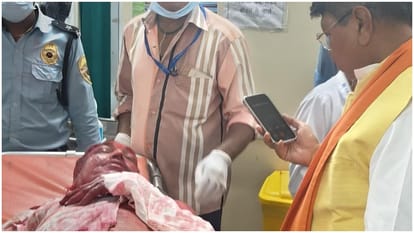 Madhya Pradesh Ujjain Mahakal Temple Bhasma Aarti Fire incident several injured news and updates