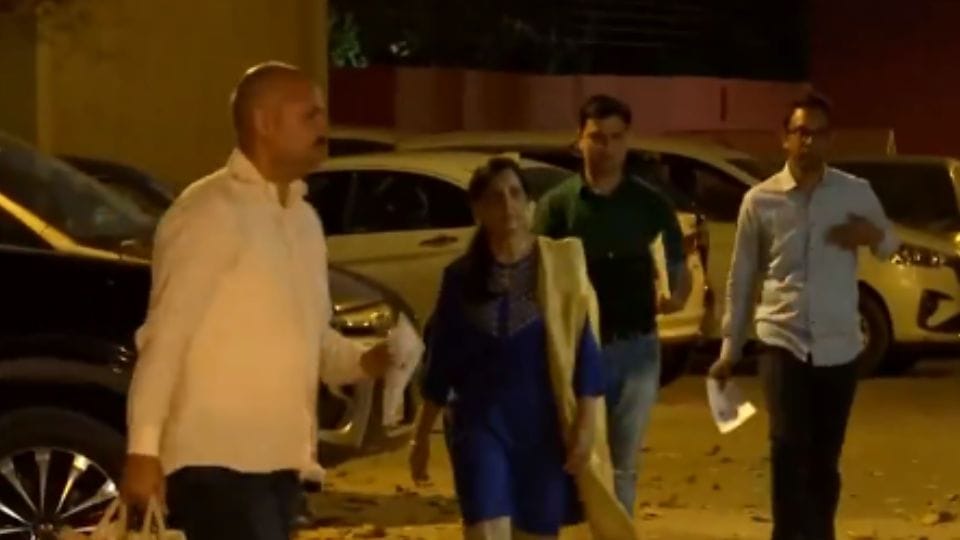 Sunita Kejriwal met Arvind Kejriwal in ED office delhi