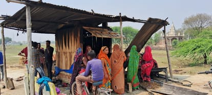 Jaunpur News: होलिका दहन के बहाने अराजकतत्वों ने फूंका रिहायशी मड़हा व दुकान, तीन गिरफ्तार Jaunpur Police arrested three people for burning Madha during Holika Dahan