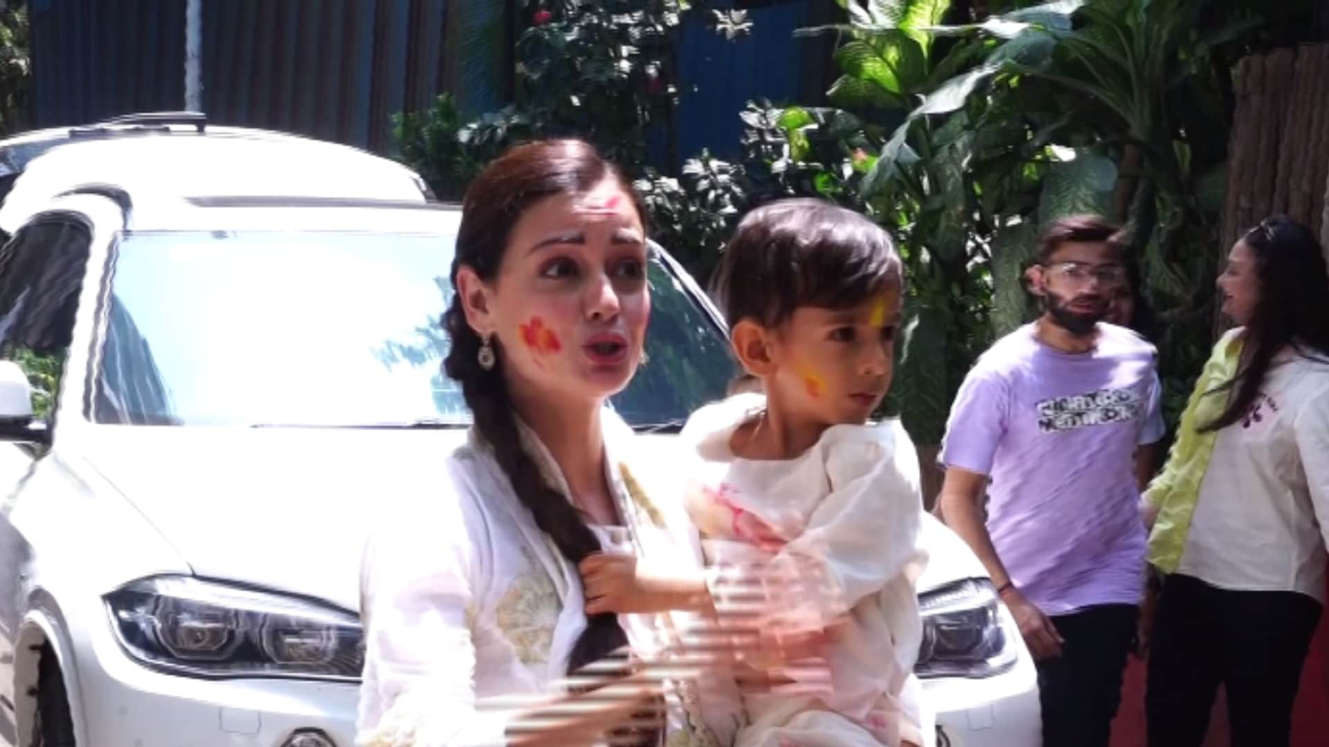 Javed Akhtar Shabana Azmi holi Party Farhan Akhtar Dia Mirza nina gupta reached to celebrate festival